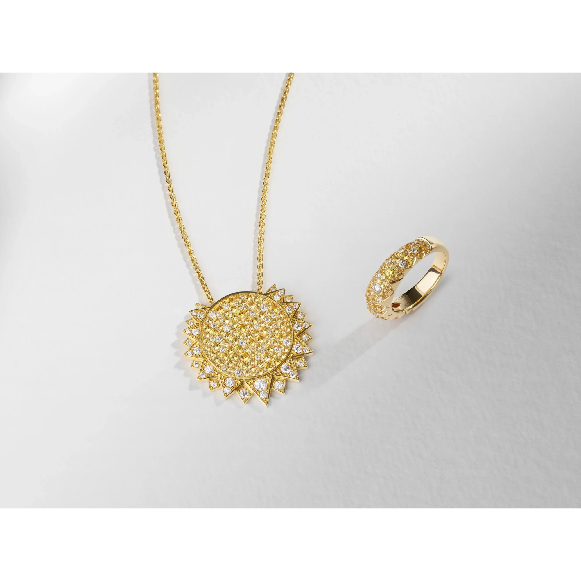 Sunlight Yellow Sapphires Pendant (Yellow Gold)