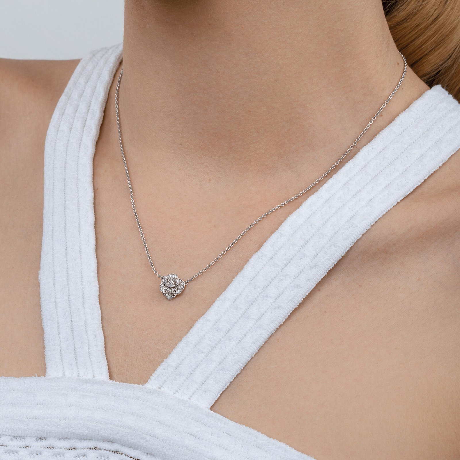 Rose Diamond Pendant (White Gold)