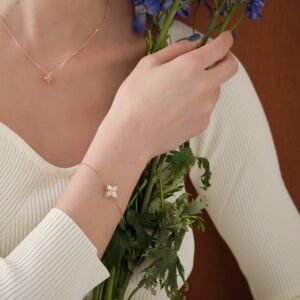 ROBERTO-COIN-PRINCESS-FLOWER-BRACELET-18K-ROSE-GOLD-WITH-DIAMOND-ONE-FLOWER-ADR777BR0652_WEAR